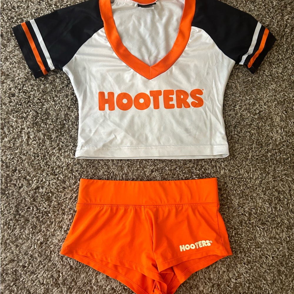 Hooters uniform